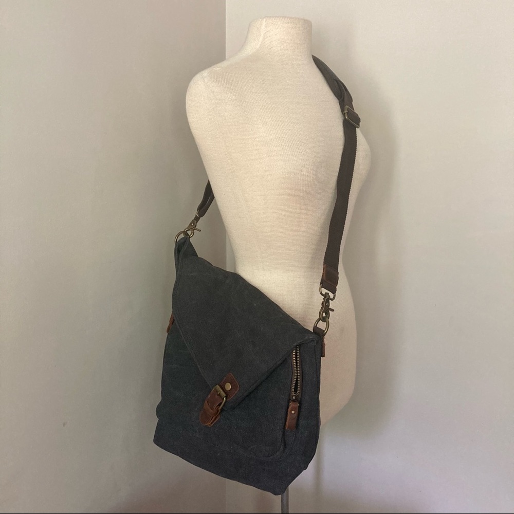 Am Hoo Canvas Flap Cross Body Bag Purse